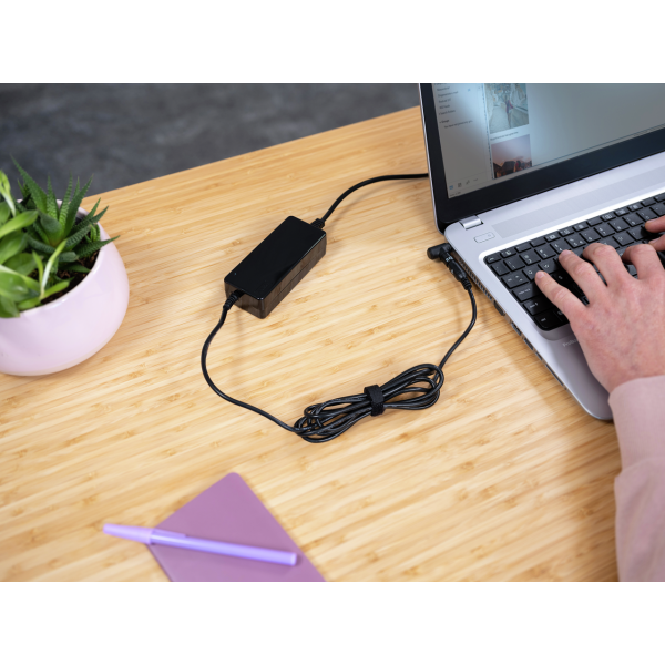 Trust Primo adattatore e invertitore Interno 45 W Nero