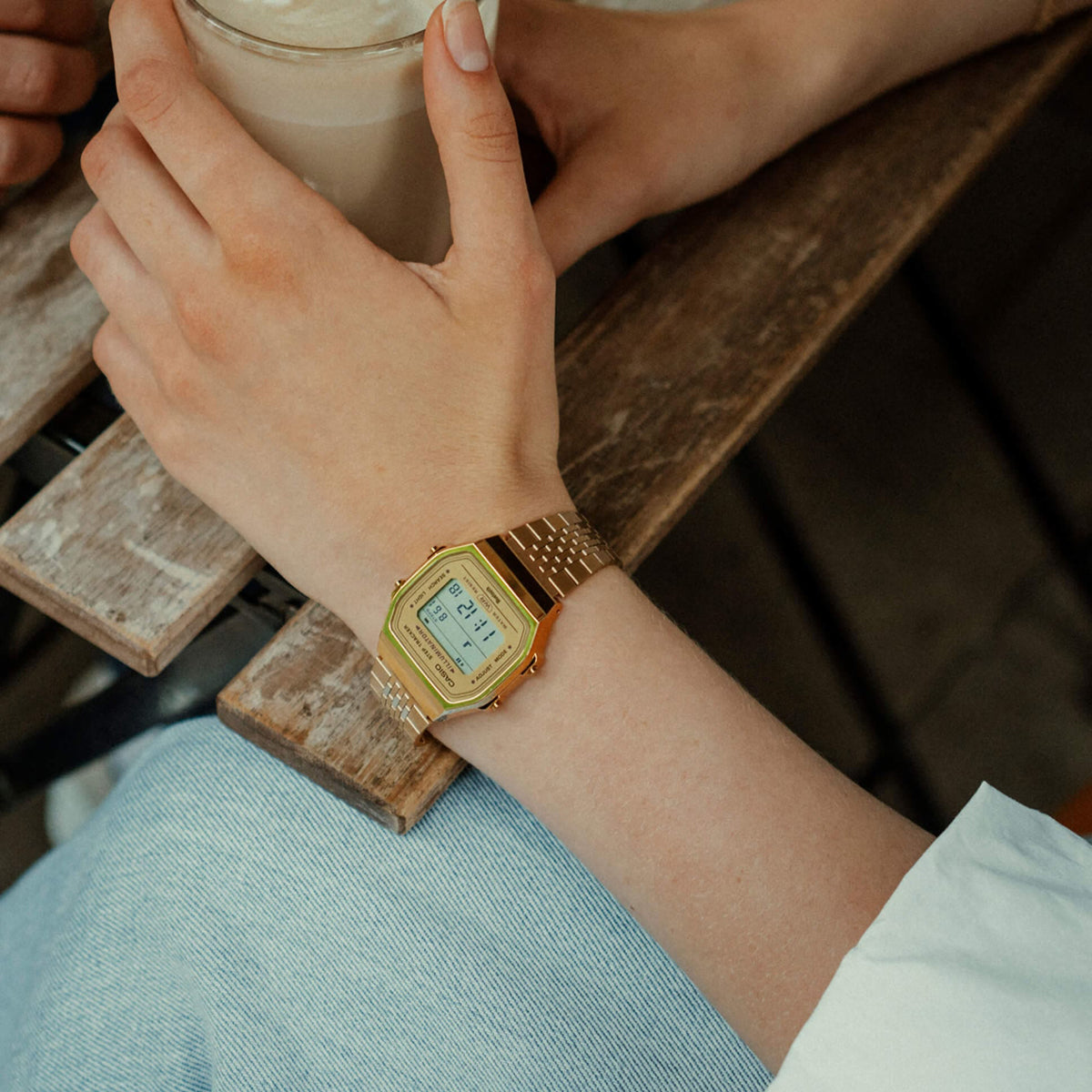 CASIO VINTAGE Mod. BLUETOOTH SMARTPHONE LINK - GOLD - built-in accelerometer senses body movements + steps counter