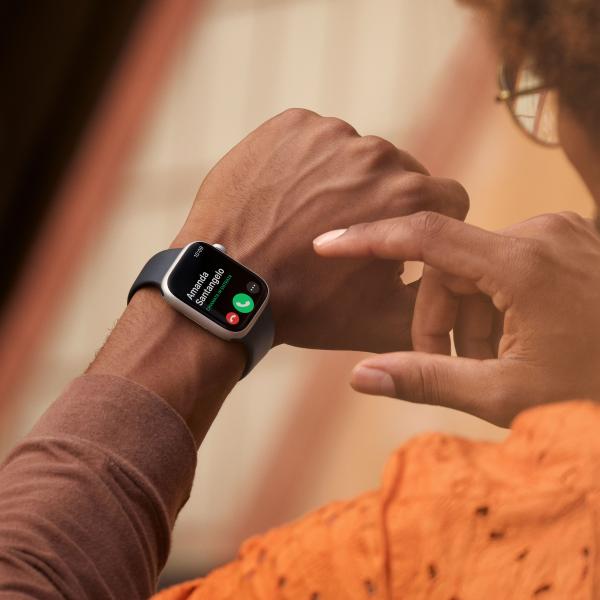 Apple Watch Series 8 GPS 41mm Cassa in Alluminio color Mezzanotte con Cinturino Sport Band Mezzanotte - Regular - (Apple Watch Series 8 OLED Digitale 352 x 430 Pixel Touch screen Nero Wi-Fi GPS (satellitare))